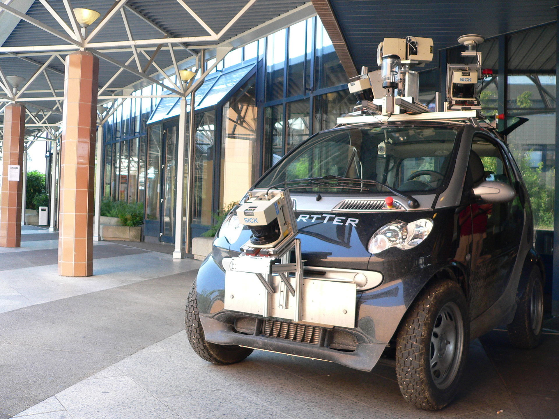 An autonomous test vehicle on a closed course — the kind of supervised driving stack China's combat-drone headlines keep getting confused with.