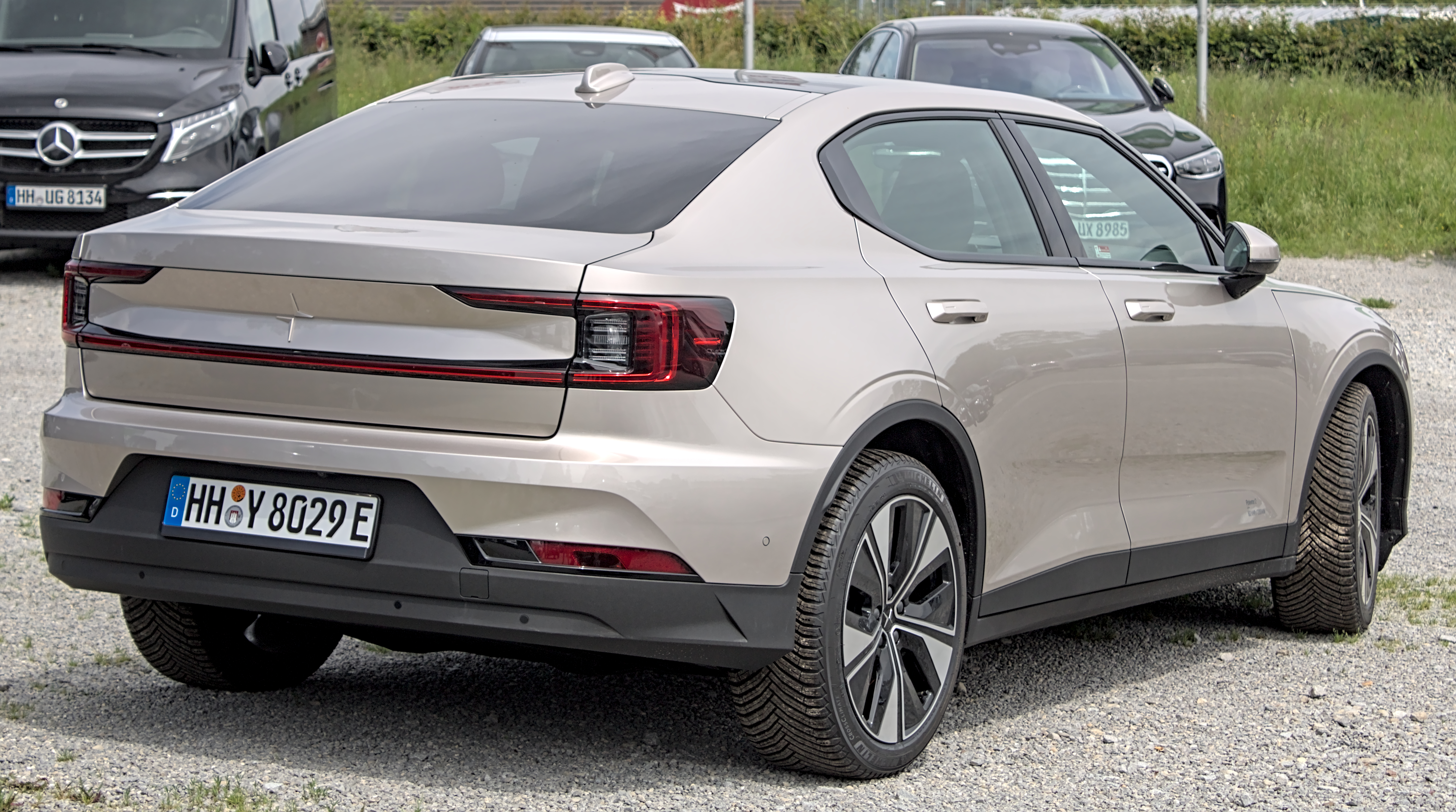 Polestar 2 facelift. Owner accessories like cargo mats are a small but recurring support theme.